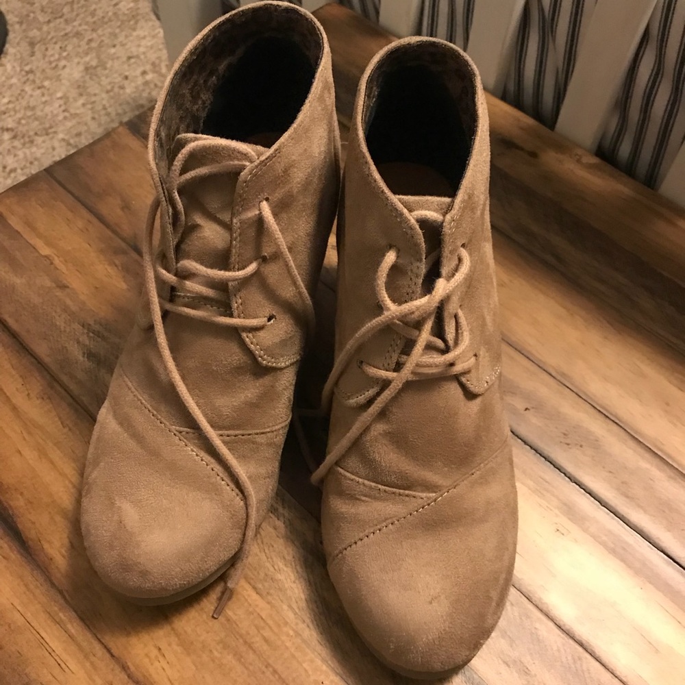 Maurice’s wedge bootie